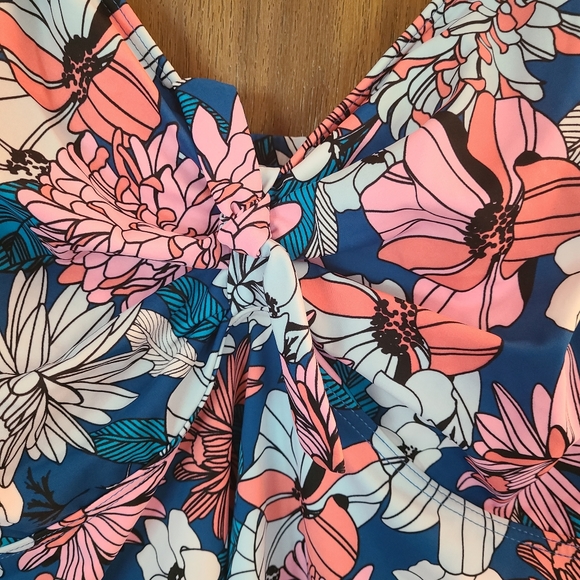 Swimsuits for All Floral Swimsuit Top in Size with Built in Bra in Size 20 - Picture 2 of 7